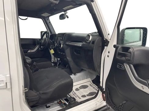 Used 2018 Jeep Wrangler Unlimited Rubicon AWD/4WD image 24