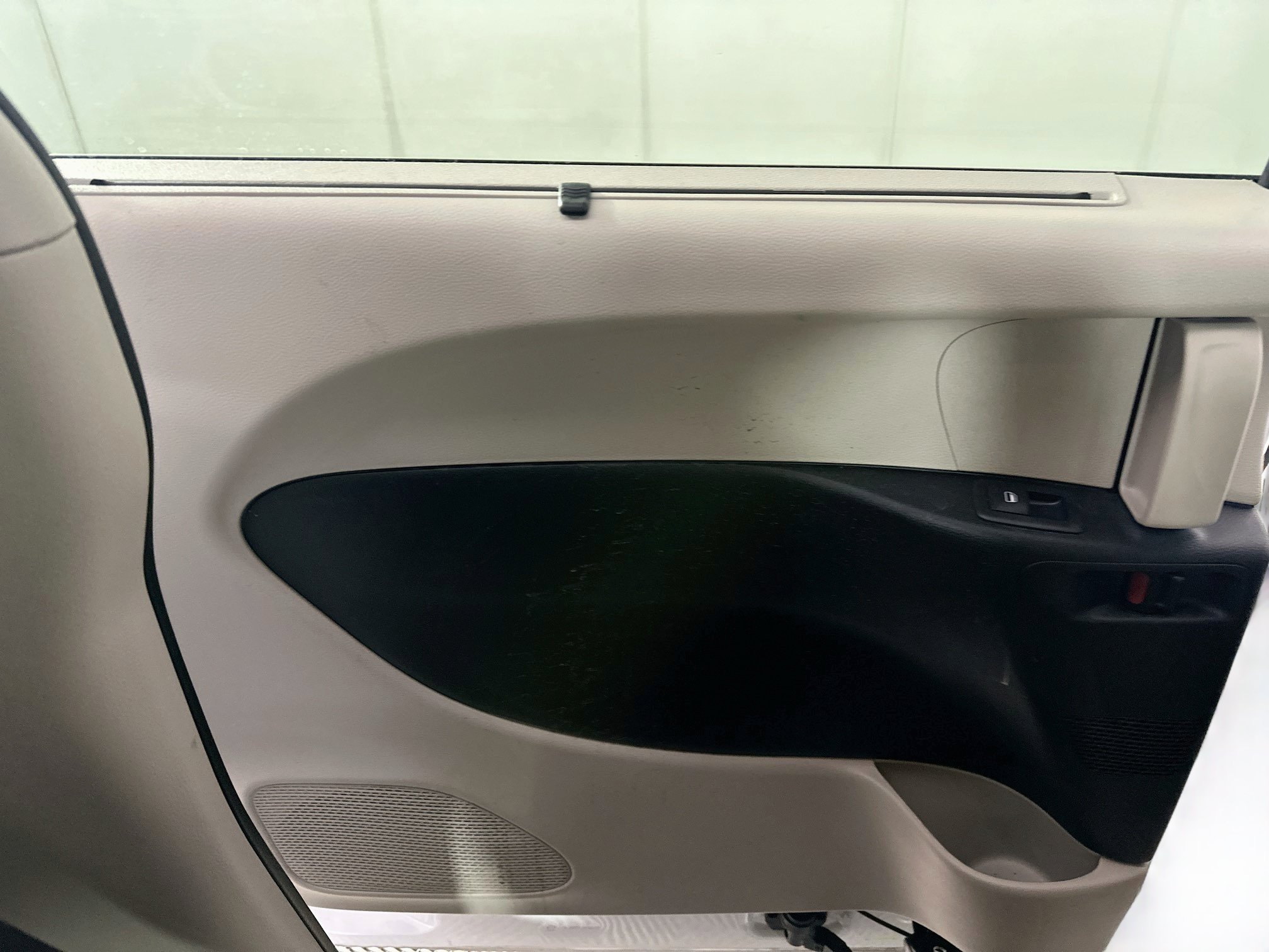 Used 2024 Chrysler Pacifica Touring-L FWD image 25