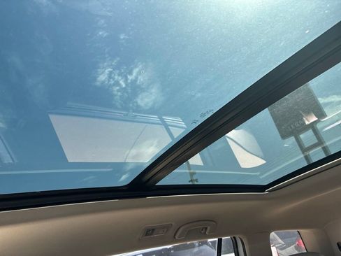 Used 2023 Volkswagen Atlas SE w/ Panoramic Sunroof Package FWD image 11