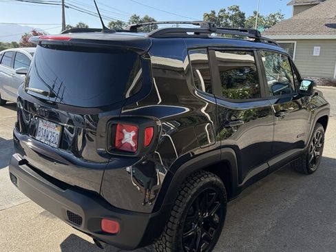 Used 2016 Jeep Renegade Latitude AWD/4WD image 3
