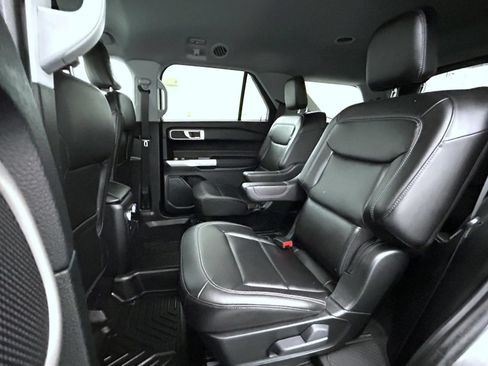 Used 2024 Ford Explorer XLT w/ Equipment Group 202A AWD/4WD image 19