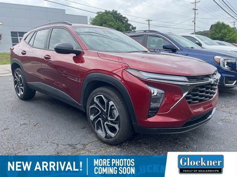 Used 2024 Chevrolet Trax RS FWD image 1
