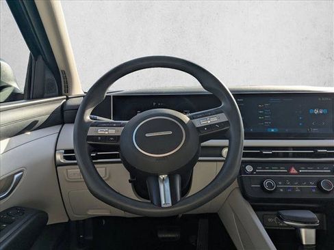 Used 2025 Hyundai Tucson SE image 11