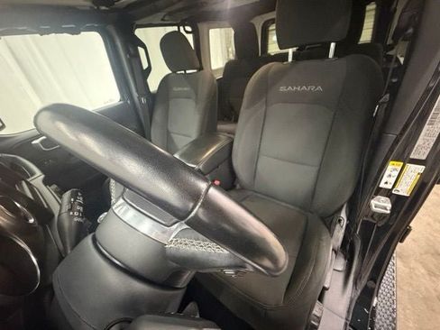 Used 2019 Jeep Wrangler Unlimited Sahara AWD/4WD image 5