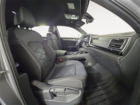 Used 2024 Volkswagen Atlas Cross Sport SE image 15