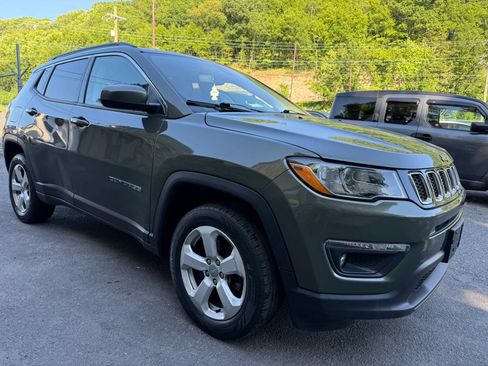 Used 2018 Jeep Compass Latitude AWD/4WD image 2