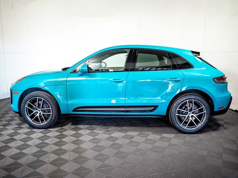 Certified 2023 Porsche Macan image 2
