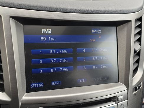 Used 2011 Subaru Outback 2.5i Limited image 18