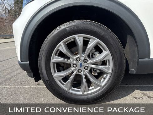 Used 2022 Ford Explorer Limited w/ Equipment Group 301A AWD/4WD image 11