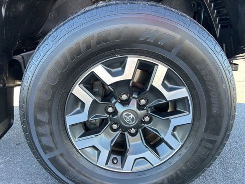 Used 2020 Toyota Tacoma TRD Off-Road w/ TRD Premium Off Road Package image 30