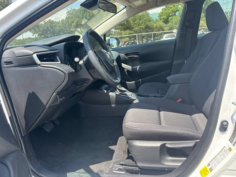 Used 2025 Toyota Corolla LE FWD image 7