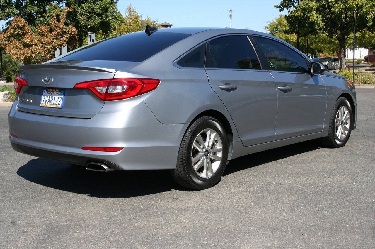 Used 2017 Hyundai Sonata SE FWD image 4