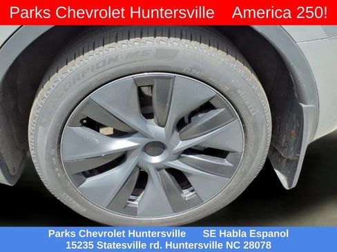 Used 2024 Tesla Model Y Long Range AWD/4WD image 34
