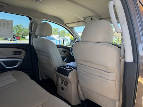 Used 2017 Nissan Titan SV RWD image 21