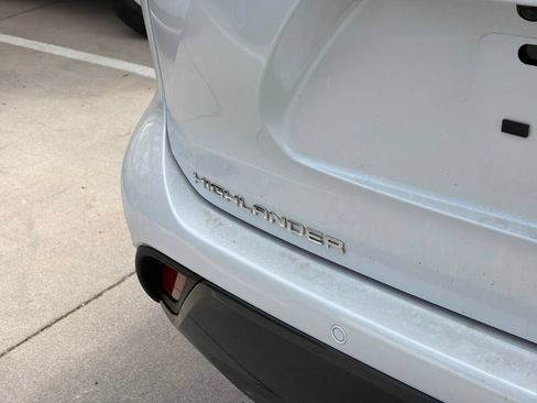 Used 2026 Toyota Highlander Limited AWD/4WD image 5