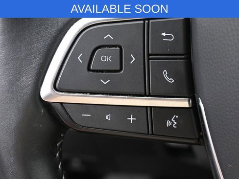 Used 2020 Toyota Highlander XLE AWD/4WD image 17