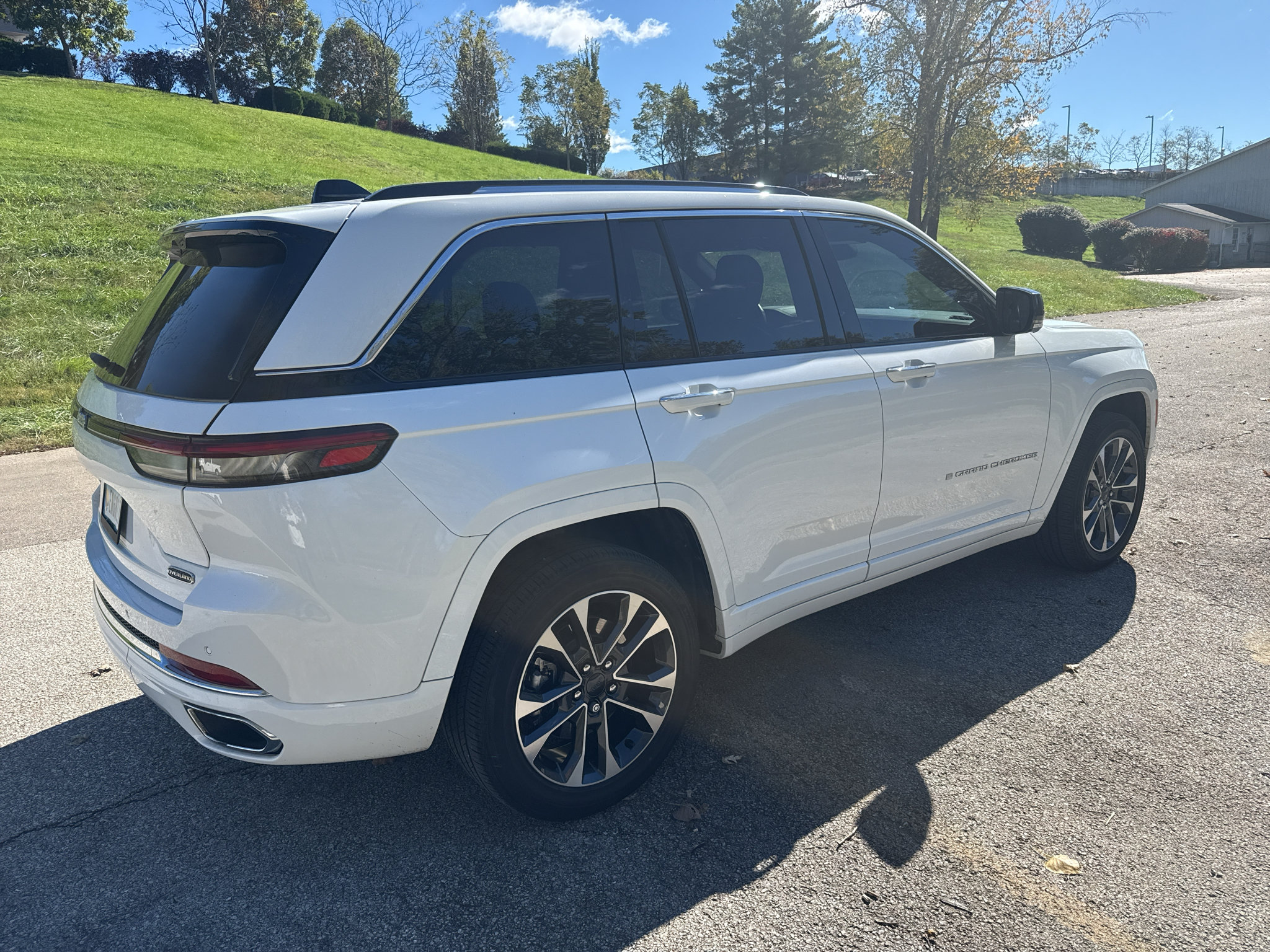 Used 2022 Jeep Grand Cherokee Overland w/ Advanced Protech Group III AWD/4WD image 5