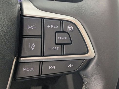 Used 2023 Toyota Highlander XLE image 17