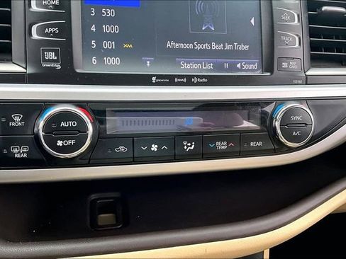 Used 2016 Toyota Highlander Limited image 32