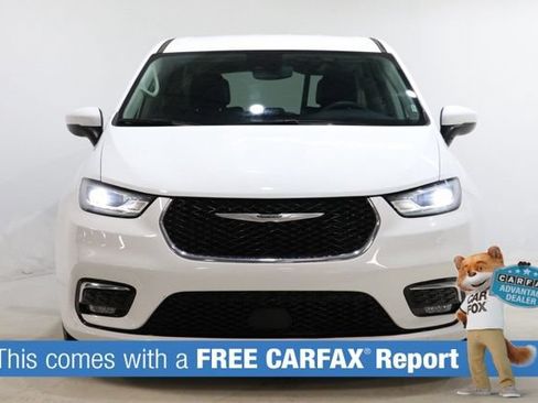 Used 2023 Chrysler Pacifica Touring-L FWD image 2