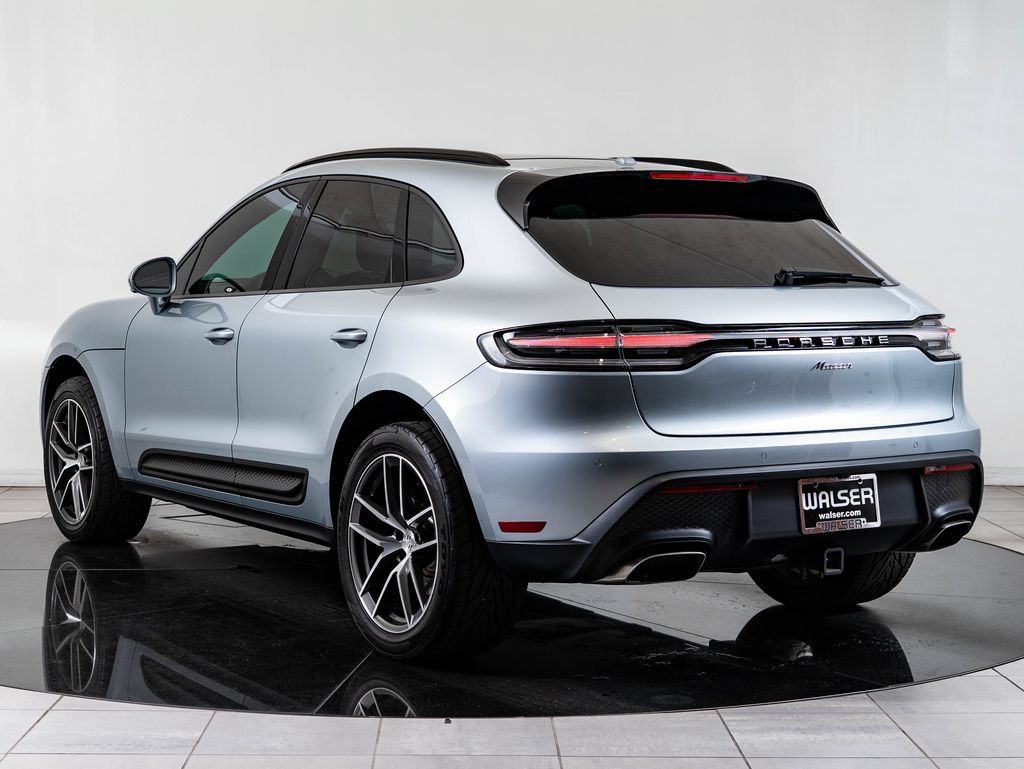 Used 2024 Porsche Macan AWD/4WD image 3