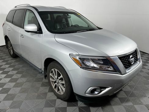 Used 2016 Nissan Pathfinder SL w/ SL Tech Package image 3