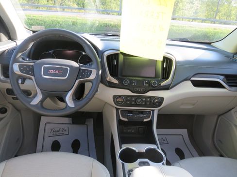 Used 2022 GMC Terrain Denali w/ Denali Premium Package image 9