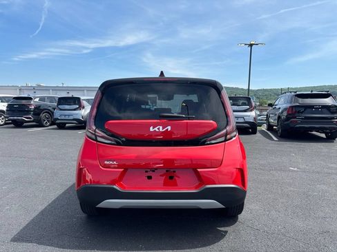 Used 2023 Kia Soul LX w/ LX Technology Package FWD image 4