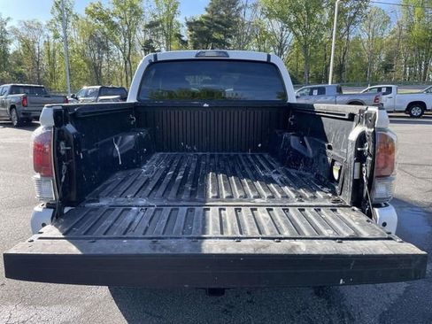 Used 2023 Toyota Tacoma TRD Off-Road w/ Technology Package AWD/4WD image 14