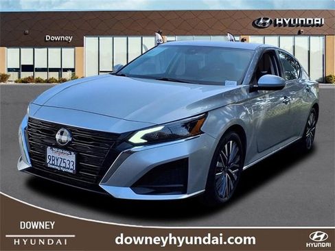 Used 2023 Nissan Altima 2.5 SV image 1