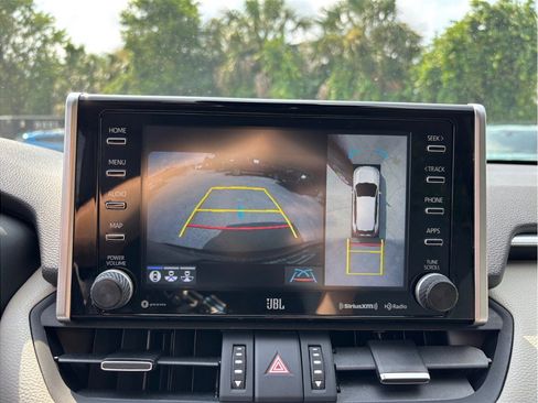 Used 2020 Toyota RAV4 Limited FWD image 33