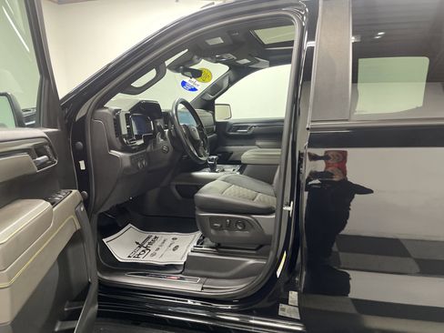 Used 2023 Chevrolet Silverado 1500 ZR2 w/ Technology Package image 9