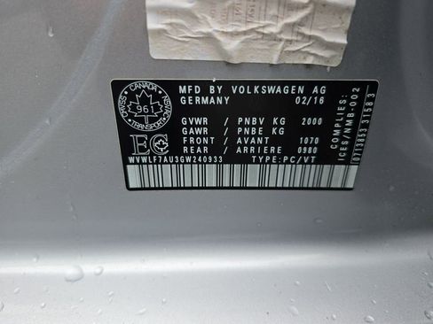 Used 2016 Volkswagen Golf R 4-Door image 35