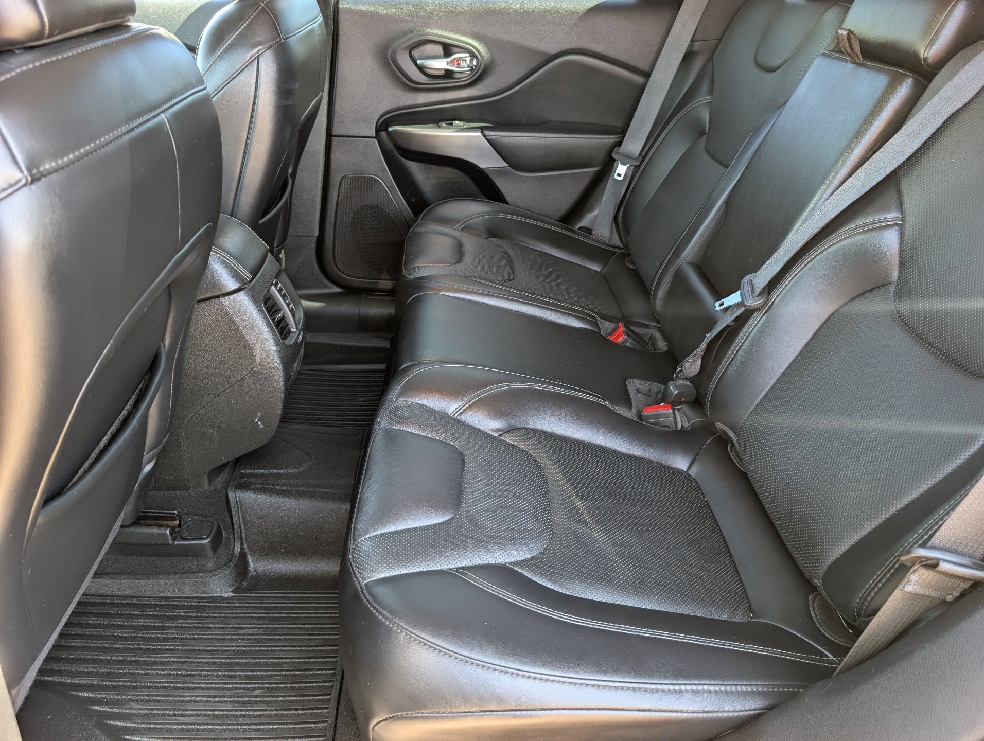 Used 2021 Jeep Cherokee Latitude Lux w/ Comfort/Convenience Group FWD image 17