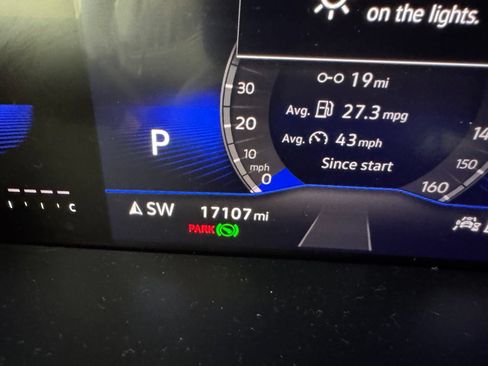 Used 2024 Volkswagen Tiguan SE AWD/4WD image 4