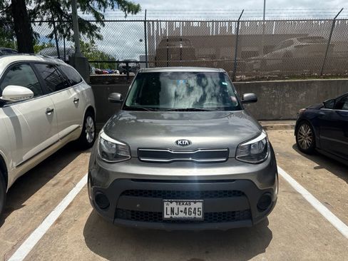 Used 2019 Kia Soul FWD image 2