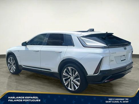 Used 2025 Cadillac Lyriq Luxury w/ LPO, Floor Liner Package AWD/4WD image 4