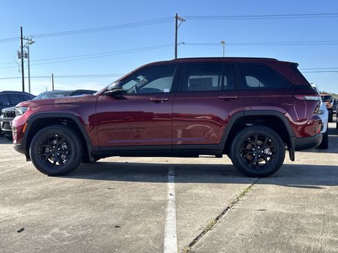 New 2025 Jeep Grand Cherokee Altitude image 8