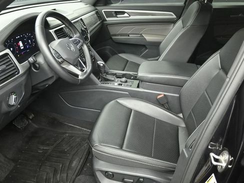 Used 2022 Volkswagen Atlas Cross Sport SE w/ Black Wheel Package image 10