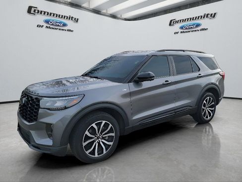 Used 2025 Ford Explorer ST-Line image 1