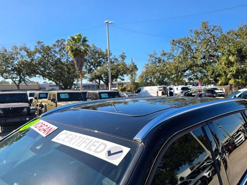 Used 2021 Toyota Highlander XLE image 11