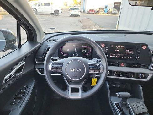 Used 2024 Kia Sportage LX image 18