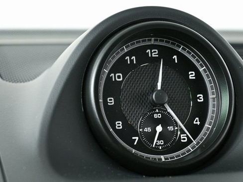 Certified 2025 Porsche Macan image 16