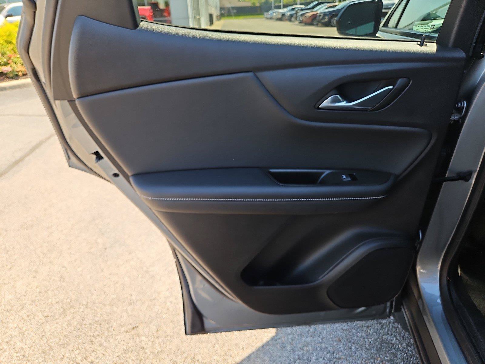 Used 2023 Chevrolet Blazer LT FWD image 13
