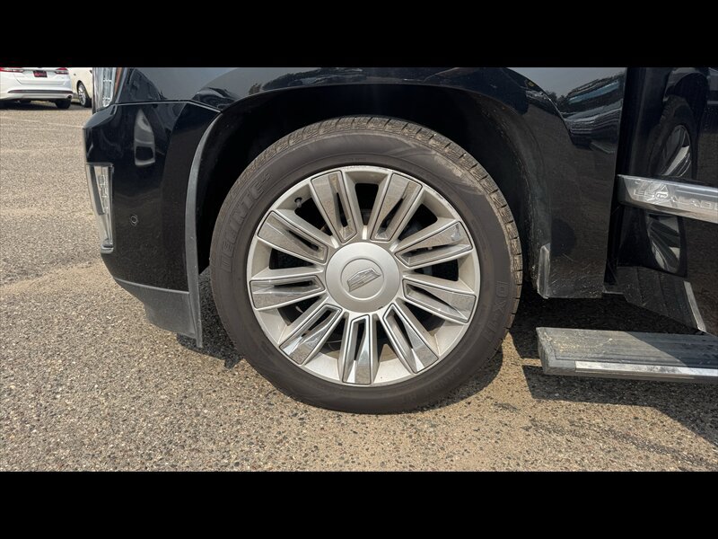 Used 2017 Cadillac Escalade Platinum AWD/4WD image 31
