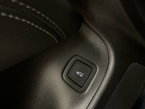 Used 2025 Cadillac CT4 Premium Luxury image 33