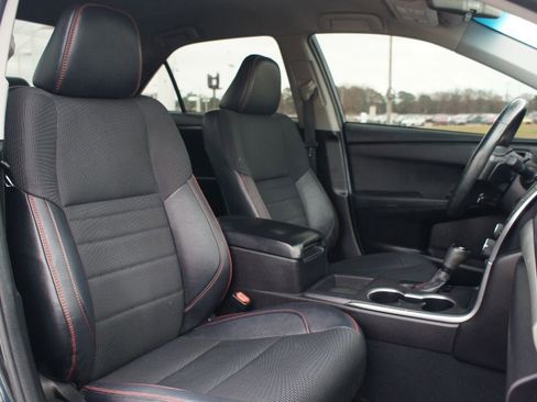 Used 2016 Toyota Camry SE image 21