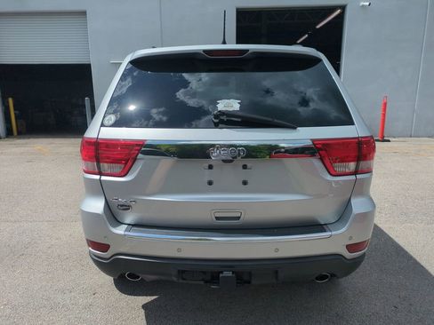 Used 2013 Jeep Grand Cherokee Overland w/ Advance Technology Group AWD/4WD image 7