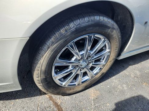 Used 2010 Buick Lucerne CXL image 20