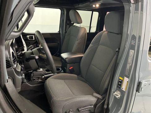 Used 2024 Jeep Wrangler Sport S image 17